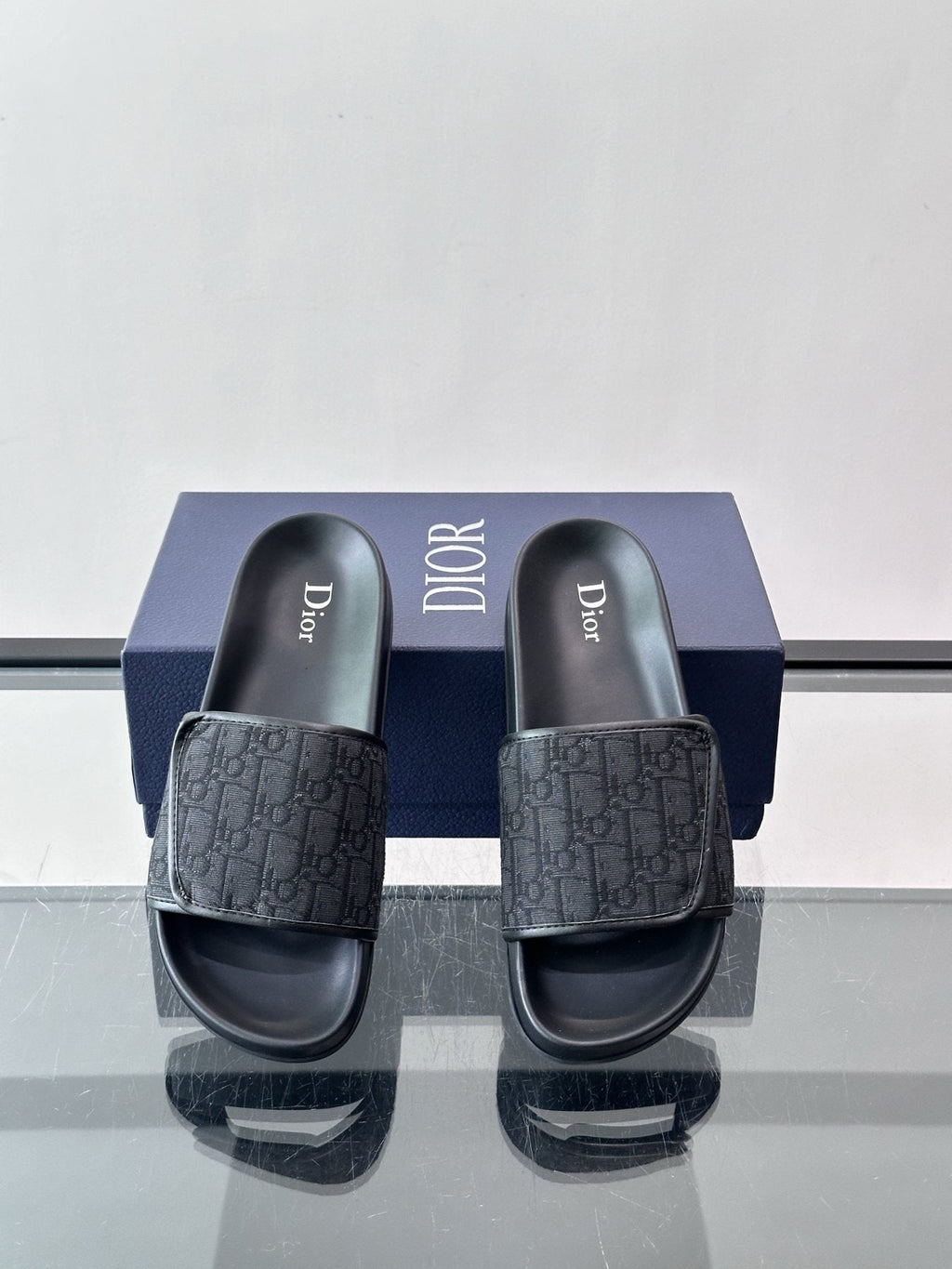 微商相册测试鞋子-Dior Patterned Strap Slide Sandals — front